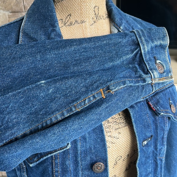 Vintage Levi dark wash button down jean jacket 70708 0216 Size 18. - Picture 7 of 16